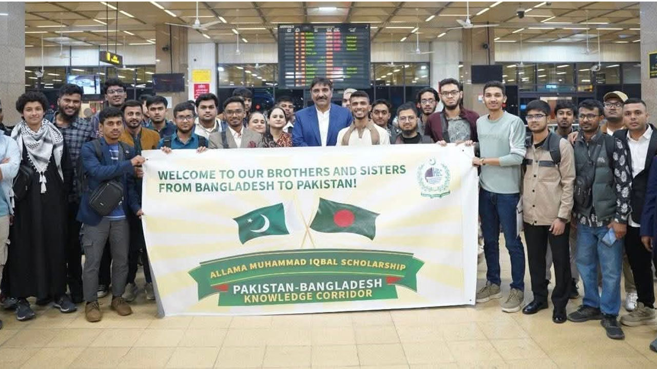 বৃত্তিপ্রাপ্ত বাংলাদেশি শিক্ষার্থীদের প্রথম ব্যাচ পাকিস্তানে পৌঁছেছে