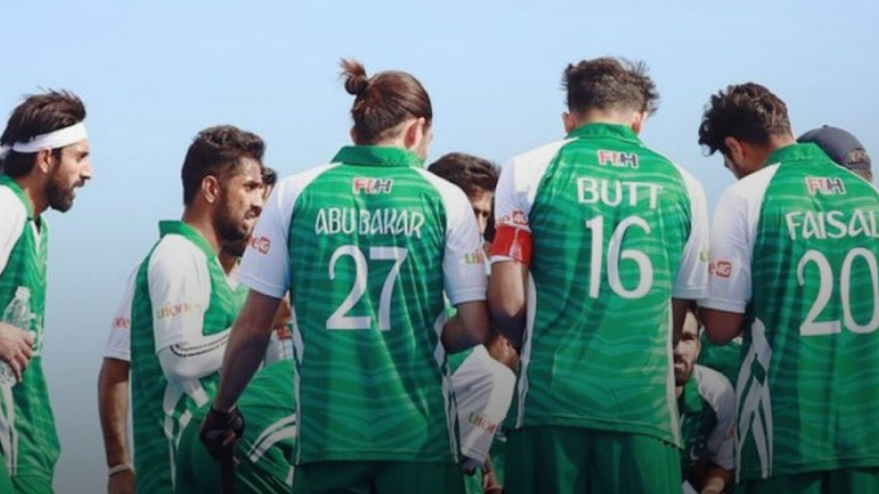 বৈশ্বিক টুর্নামেন্ট খেলতে গিয়ে রান্না করে খেলেন পাকিস্তানের খেলোয়াড়রা!