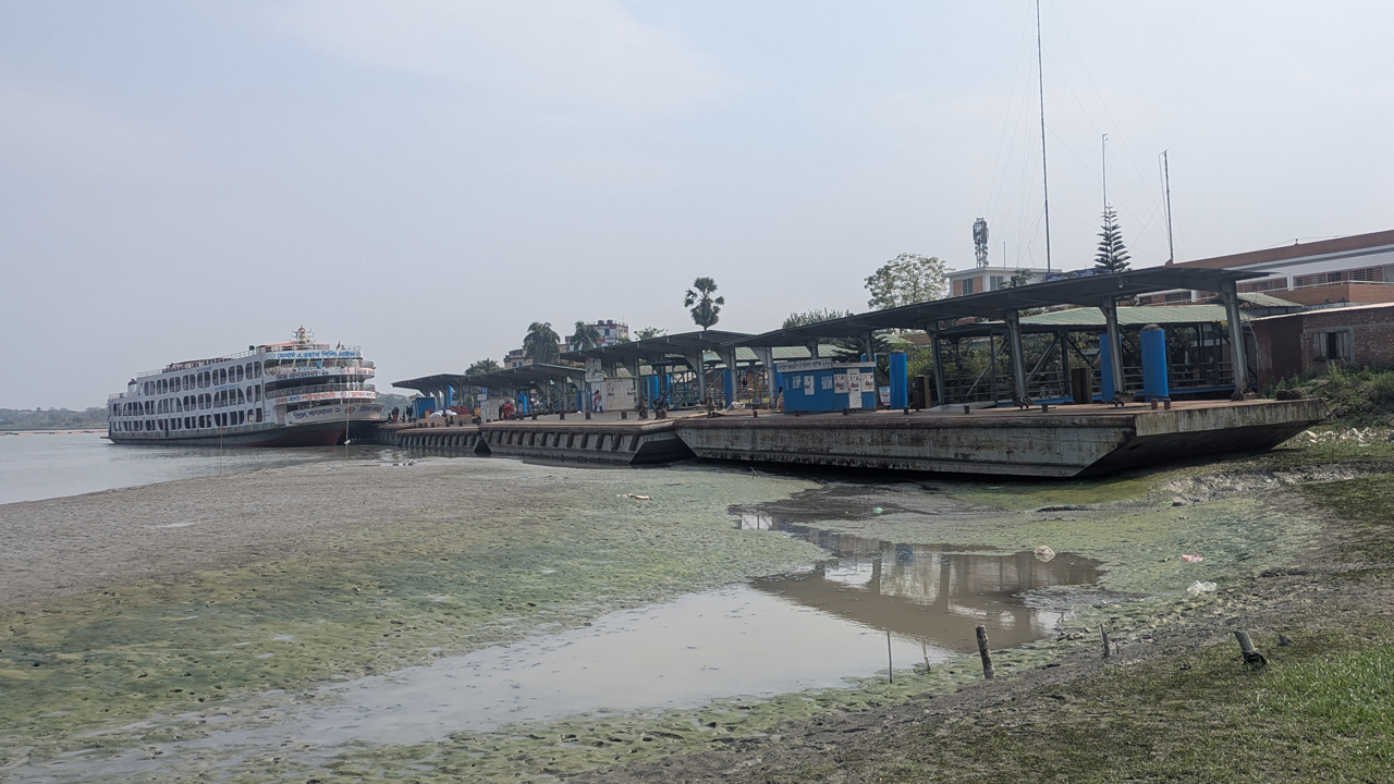 নাব্যতা সঙ্কটে পটুয়াখালীর লঞ্চঘাট, লঞ্চ চলাচলে চরম ভোগান্তি