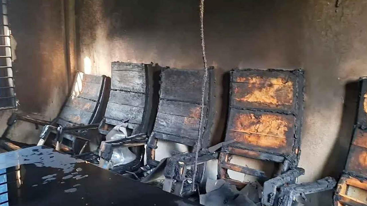 রূপগঞ্জে বিএনপির কার্যালয়ে পেট্রোল বোমা হামলা