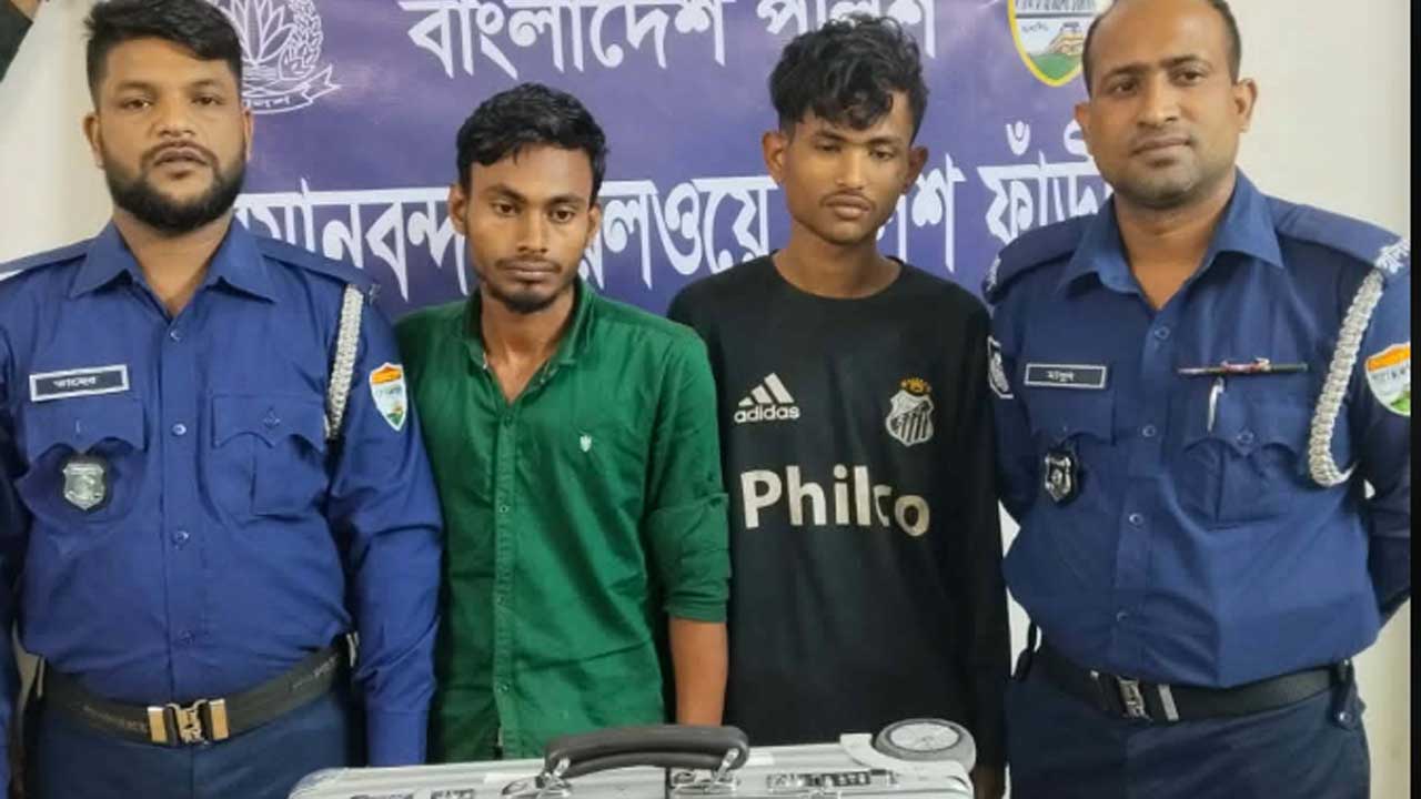 চলন্ত ট্রেনে হারানো জাপানি নাগরিকের লাগেজ উদ্ধার, ২ জন গ্রেপ্তার