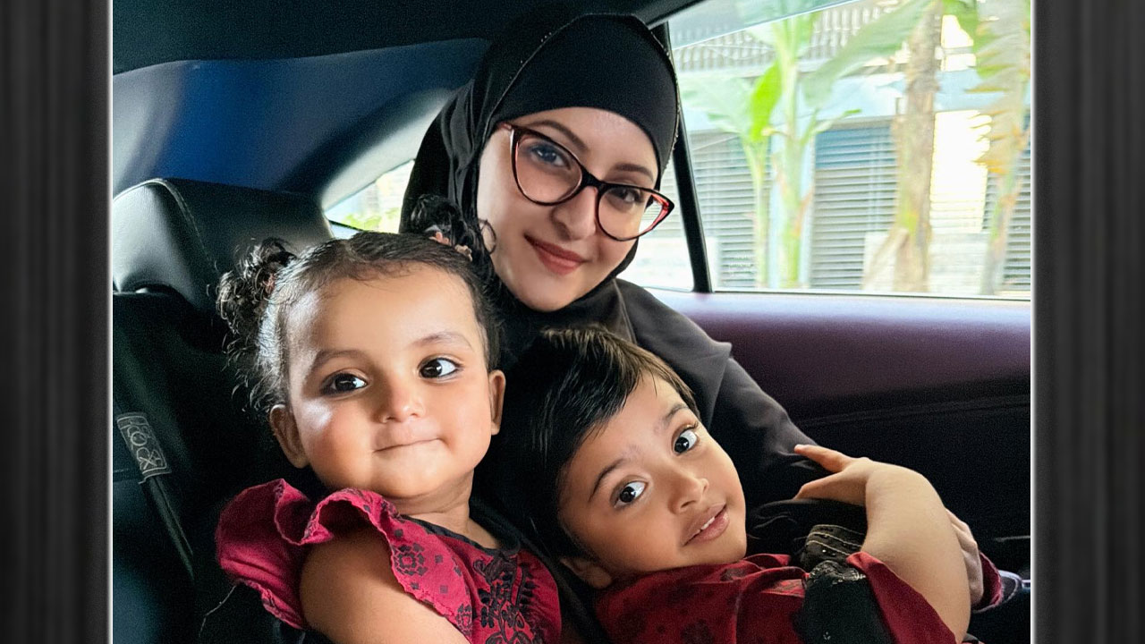 দুই সন্তানকে নিয়ে পরীমণি, লিখলেন— হ্যাপি ফ্রাইডে!