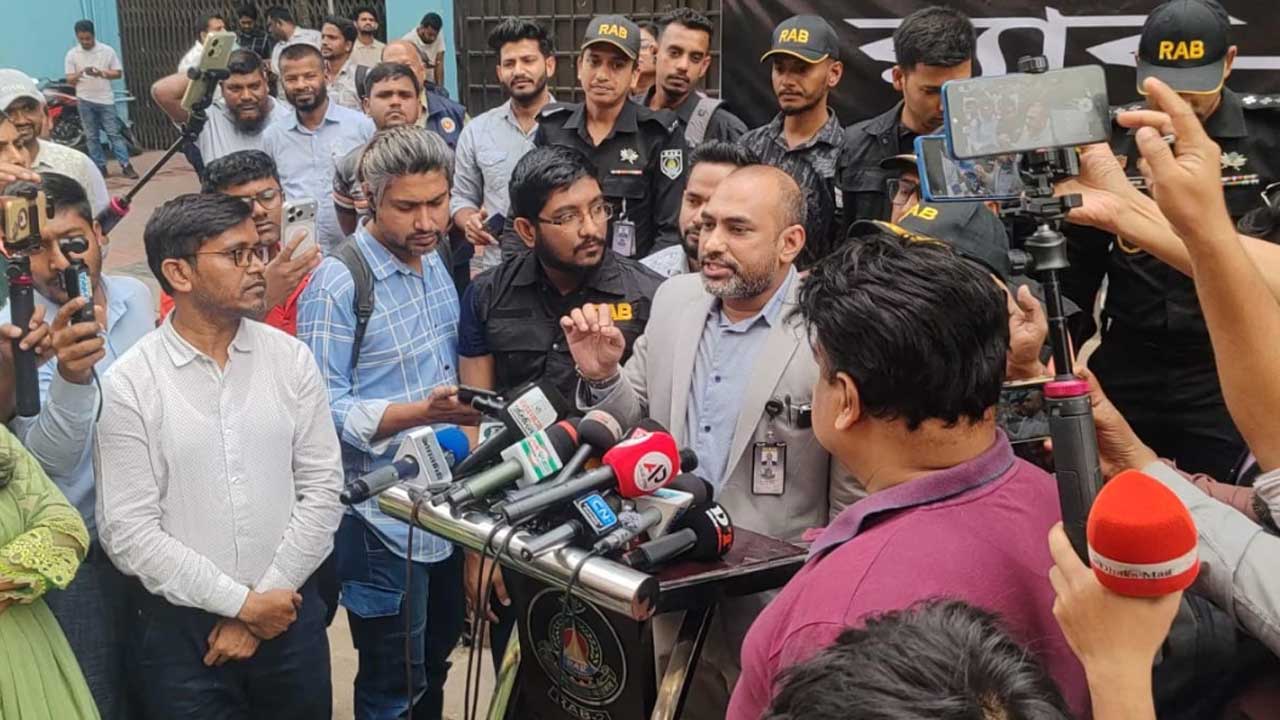 কারওয়ান বাজারে সতর্কতা অভিযান র্যাবের, জরিমানা ২৬ হাজার