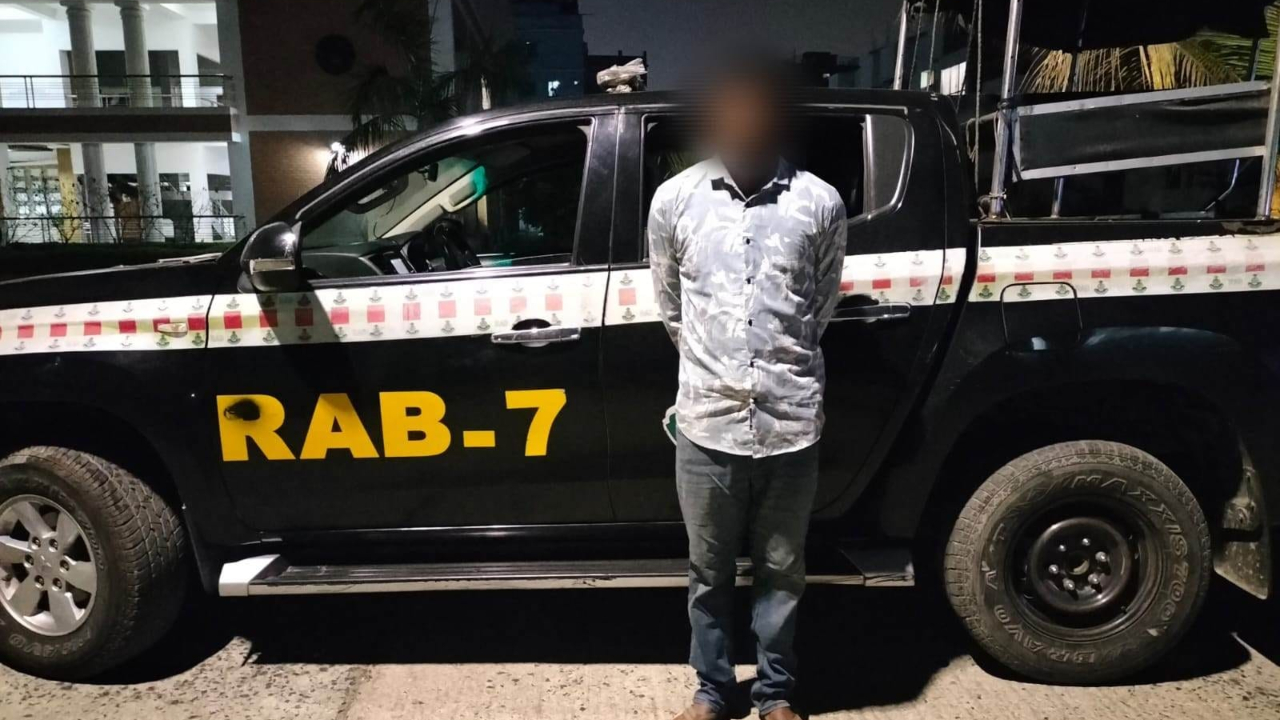 চট্টগ্রামে বিভিন্ন দেশের জাল মুদ্রাসহ কারবারি আটক