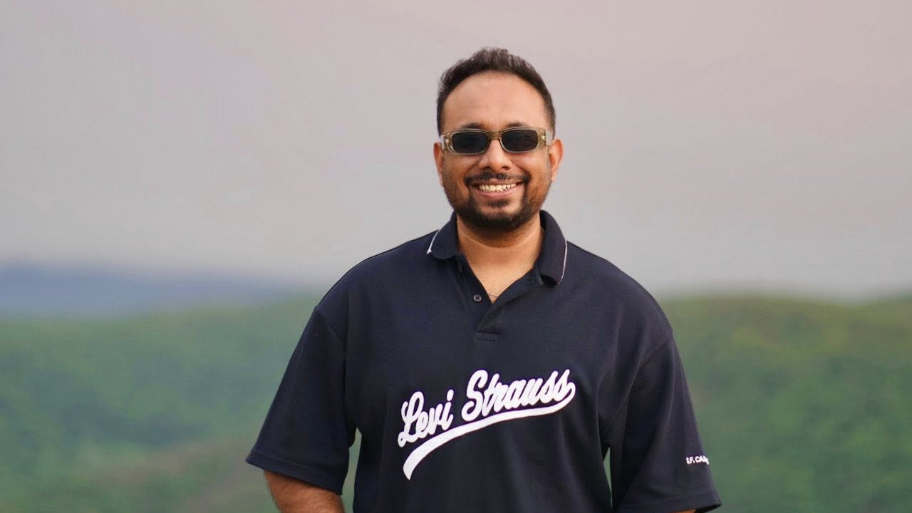 ‘সাহস নিয়েই ভিন্ন ঘরানার সিনেমা করছি’