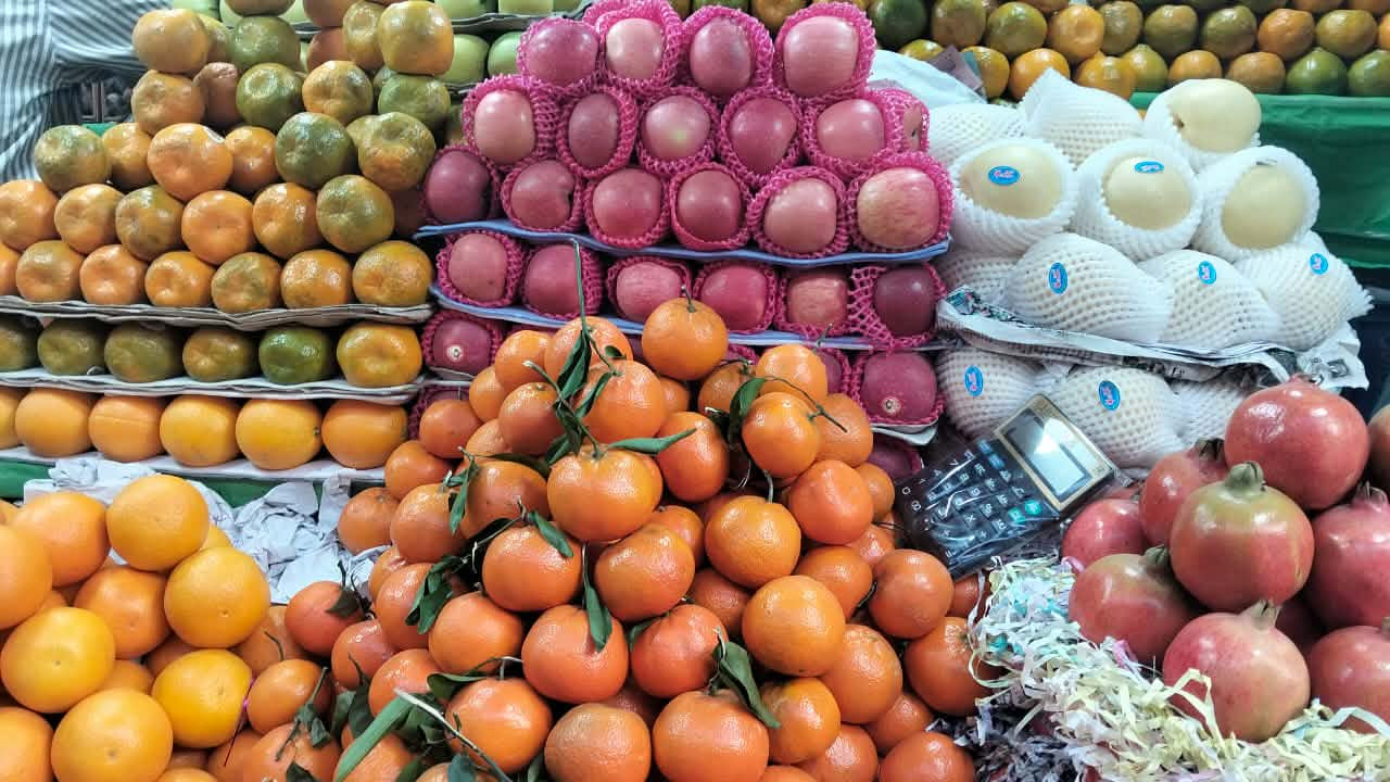 তরমুজের কেজি ৭০-৯০ টাকা, কলা-মাল্টা ও আপেলের দামও চড়া
