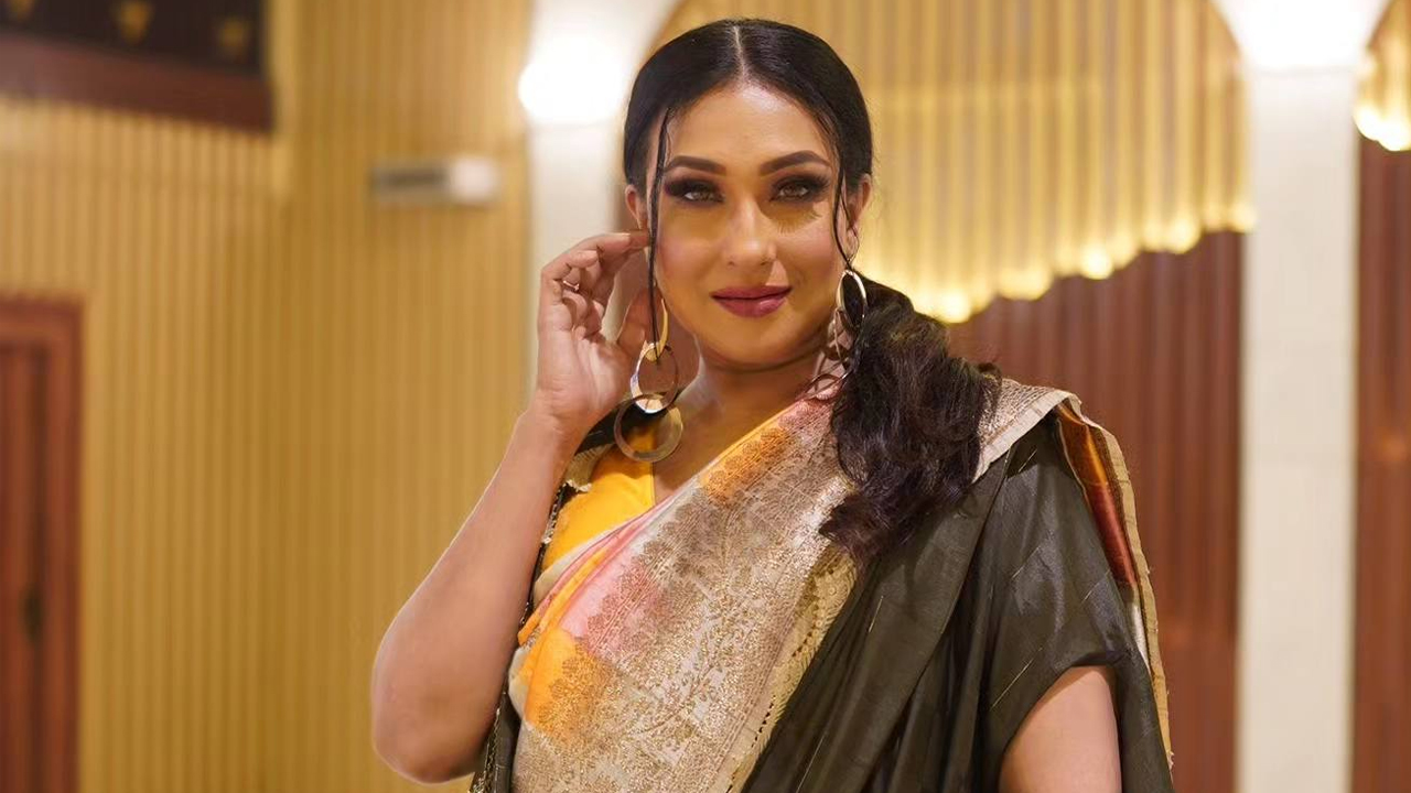 মায়ের জন্মদিনে আবেগপ্রবণ ঋতুপর্ণা