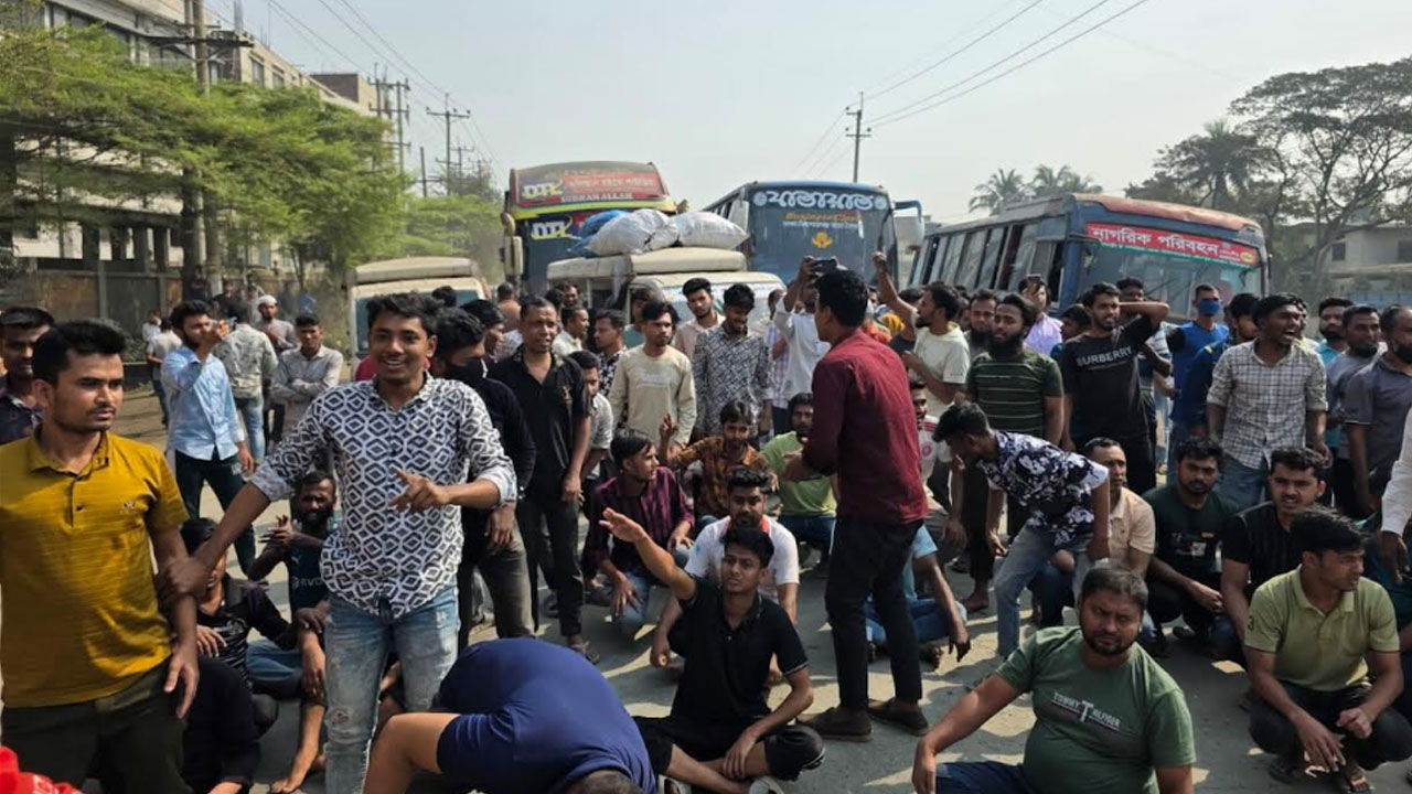 বকেয়ার দাবিতে শ্রমিকদের সড়ক অবরোধ, ঢাকা-সিলেট মহাসড়ক বন্ধ