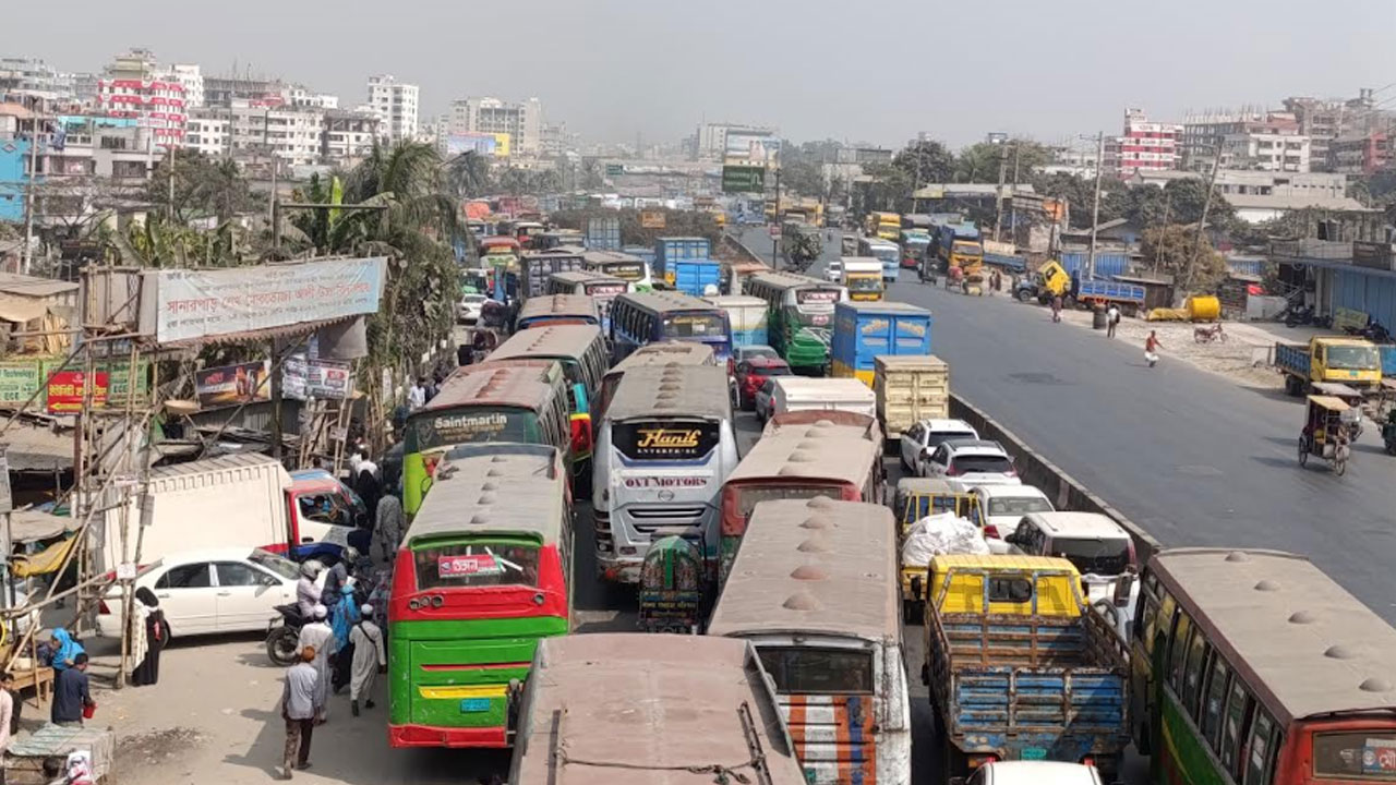 তিন মহাসড়কে টানা ৮ ঘণ্টার যানজট, ভোগান্তি চরমে