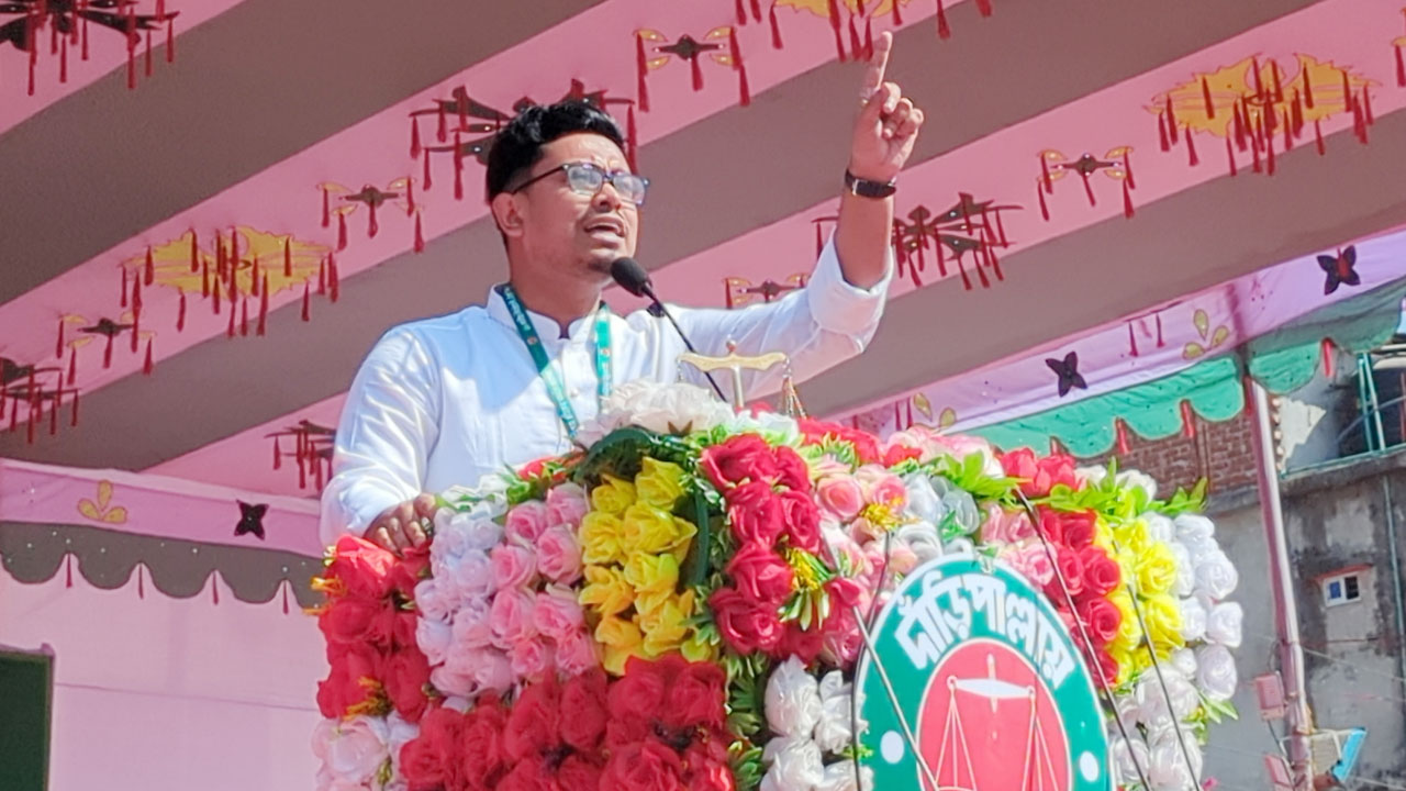 ভুল রাজনীতির কারণে বিএনপি এখন ছোট দল হয়ে গেছে