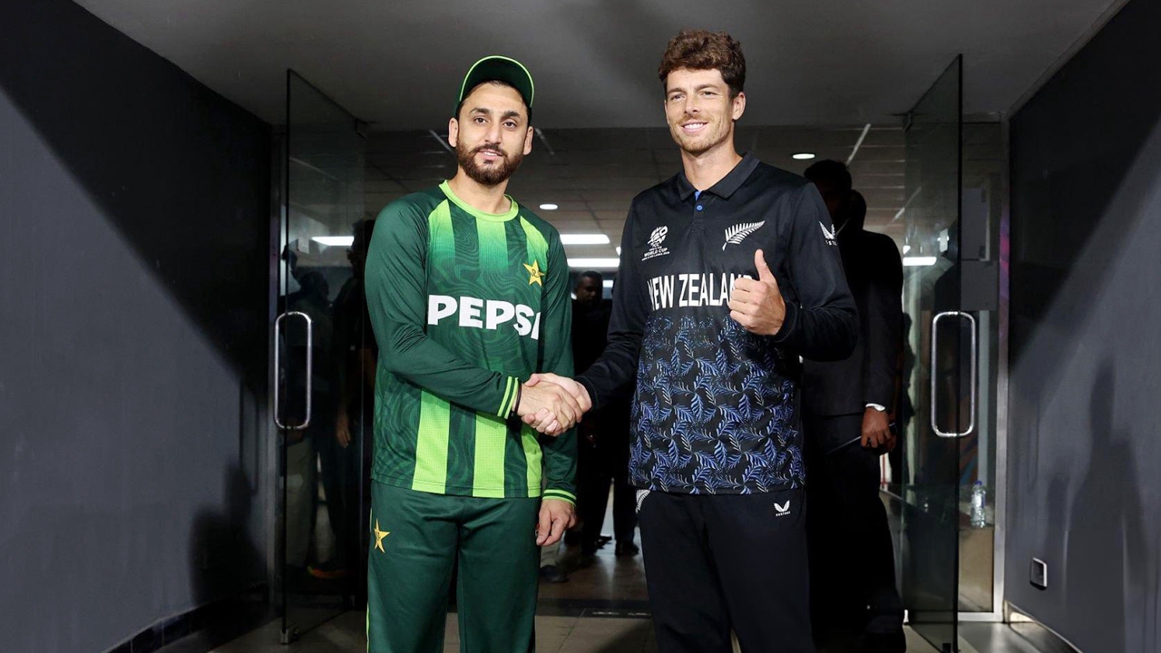 নিউজিল্যান্ডের জয়ে আরও বিপাকে পাকিস্তান, সেমিতে উঠতে যে সমীকরণ