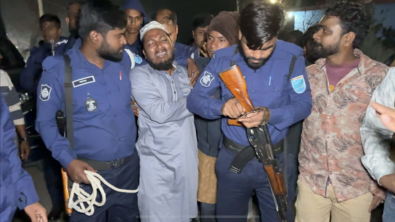 প্যারোলে মুক্তি পেয়ে বাবার জানাজায় ছাত্রদল নেতা