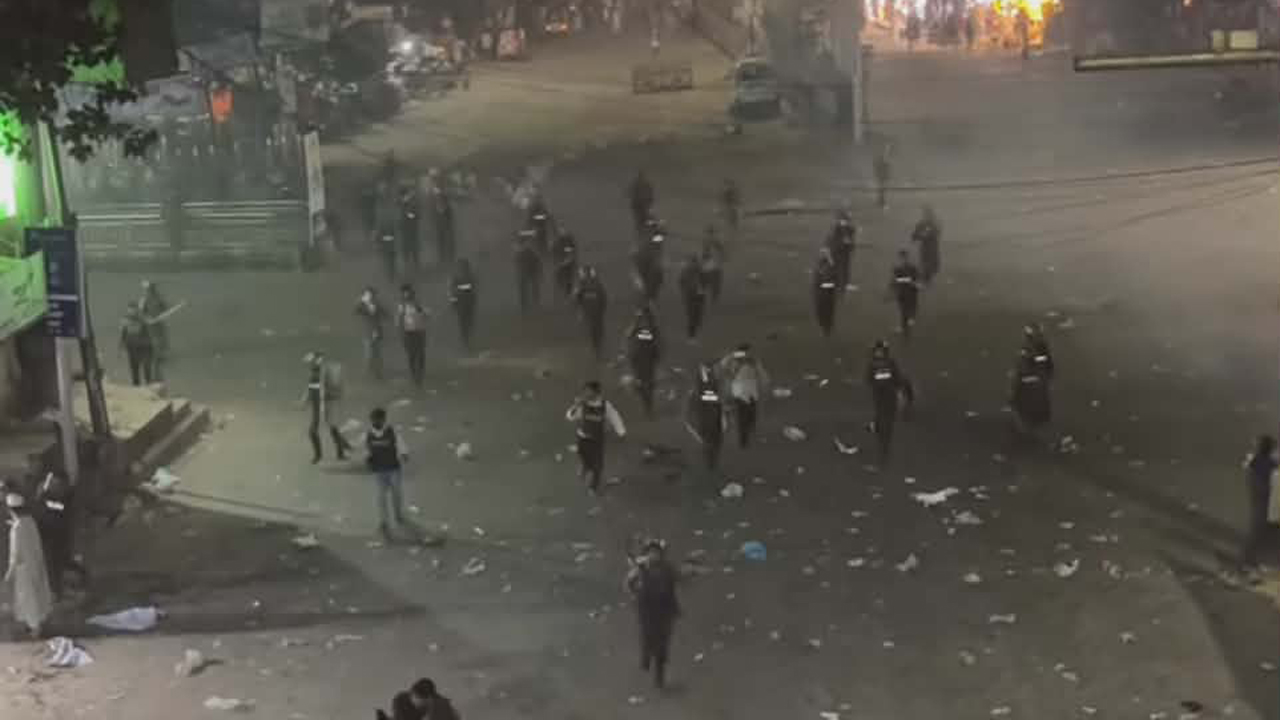 দ্বিতীয় দফায় ইনকিলাব মঞ্চের সঙ্গে পুলিশের সংঘর্ষ, আহত অনেক