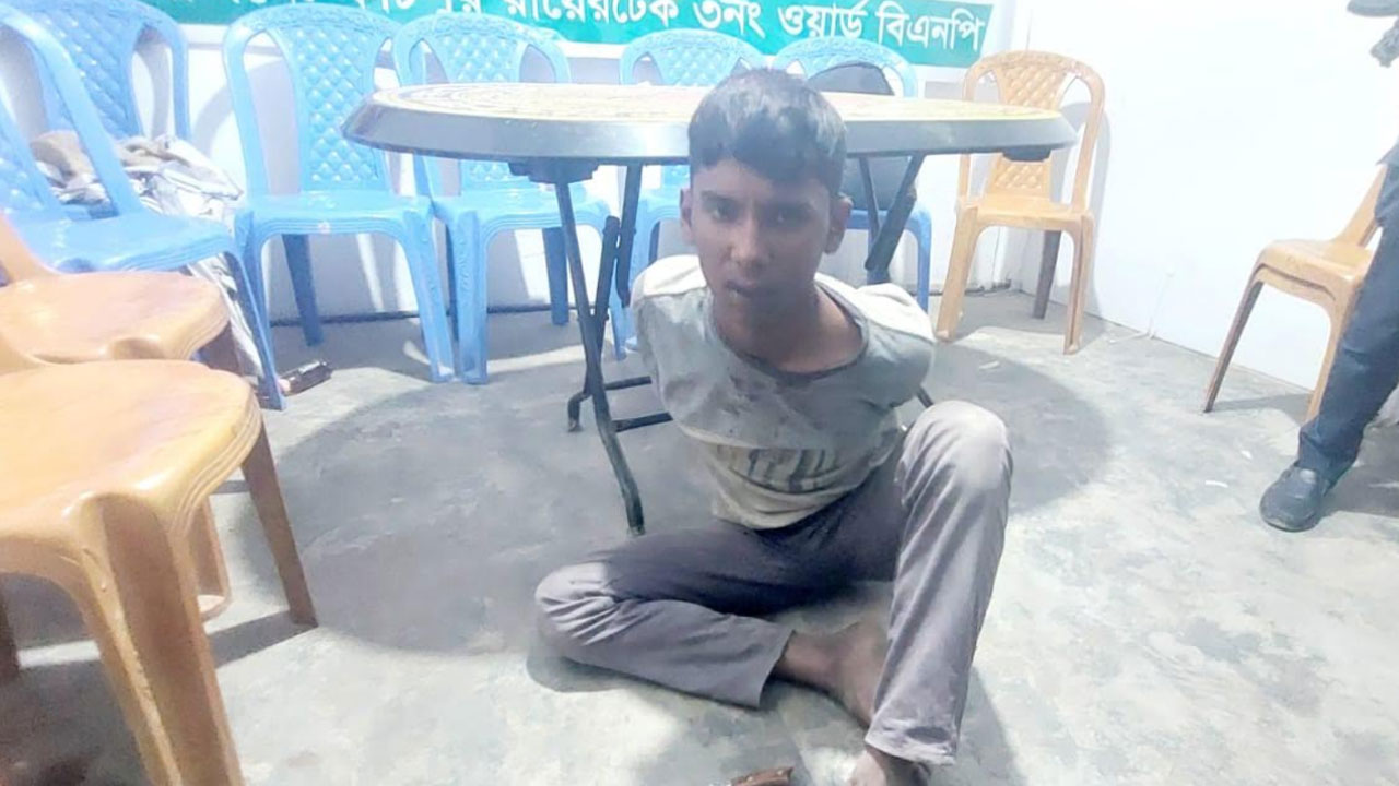 সোনারগাঁওয়ে ৫ জনকে কুপিয়ে জখম, যুবক আটক