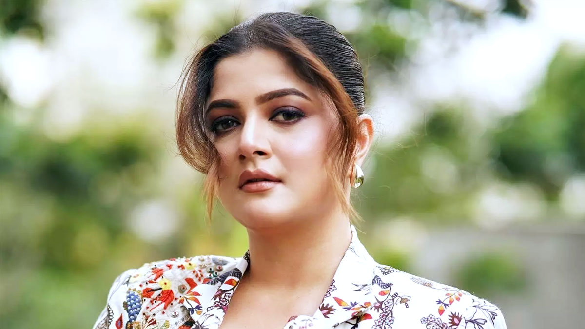 ‘ঠাকুমা’ হতে গিয়ে বিপাকে শ্রাবন্তী, আইনি পদক্ষেপ নায়িকার