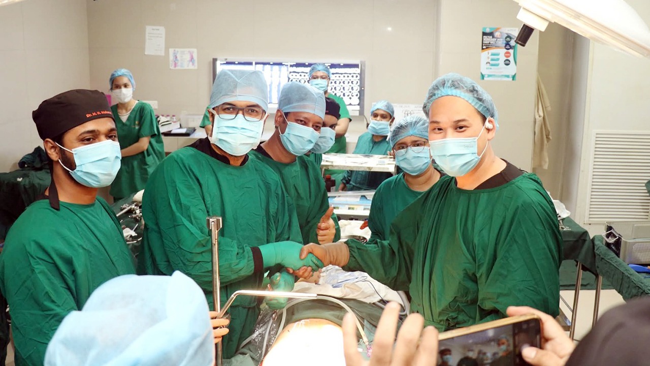 দেশে প্রথমবারের মতো সফল ‘পেকটাস ও ইটিএস’ সমন্বিত অস্ত্রোপচার