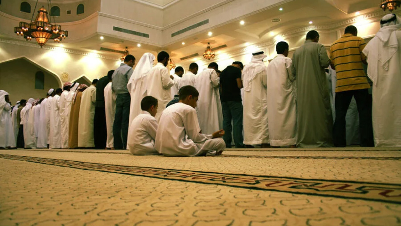 সৌদির সঙ্গে মিল রেখে রোজা শুরু, ভোলার ১০ গ্রামে হলো তারাবির নামাজ