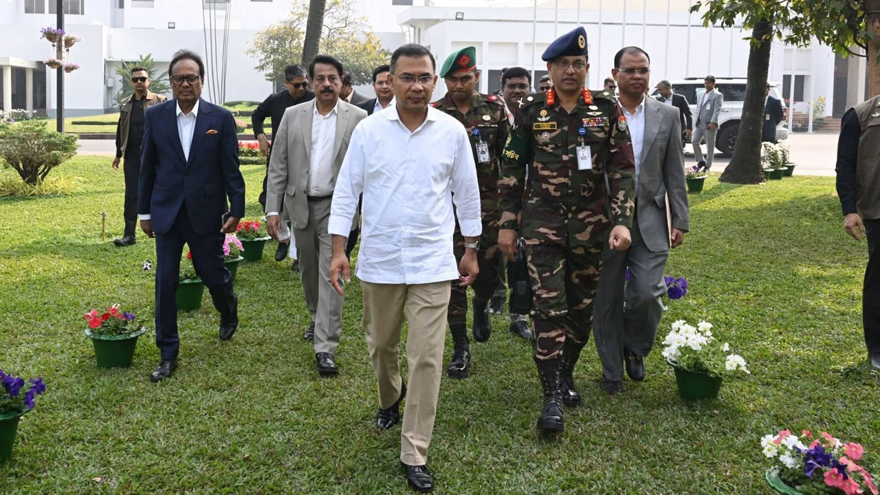 প্রথমবারের মতো তেজগাঁও প্রধানমন্ত্রীর কার্যালয়ে তারেক রহমান