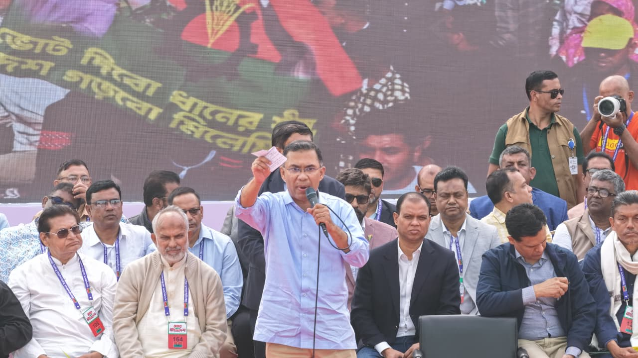 একটি রাজনৈতিক দল নারীদের ঘরের ভেতর আটকে রাখতে চায় : তারেক রহমান