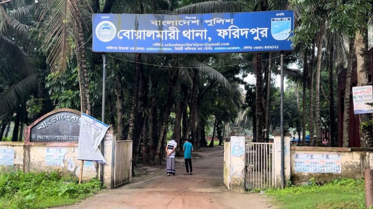 বোয়ালমারীতে গাছের গুঁড়ির নিচে চাপা পড়ে শিশুর মৃত্যু