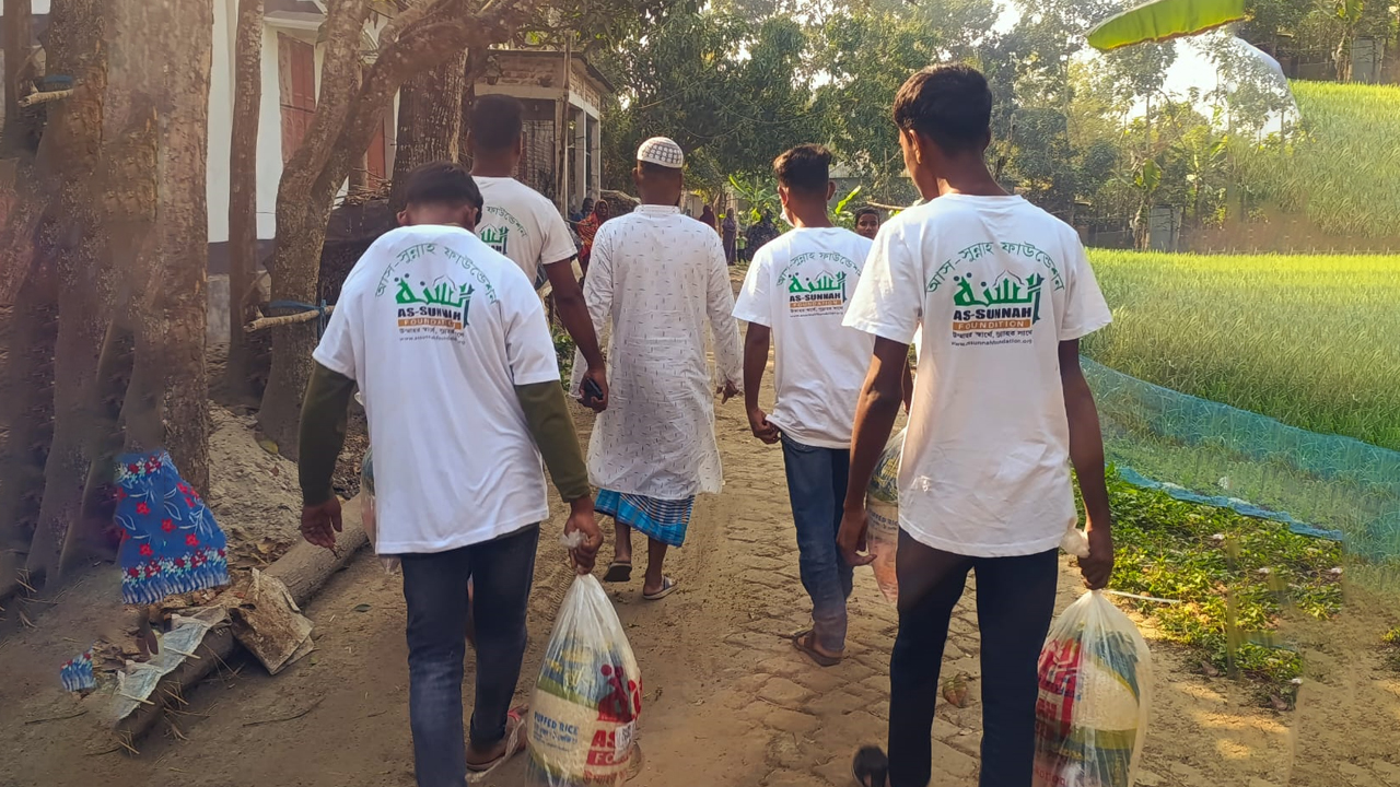রাজবাড়ীতে ২৫০ পরিবারের মাঝে আস-সুন্নাহ ফাউন্ডেশনের ইফতার বিতরণ