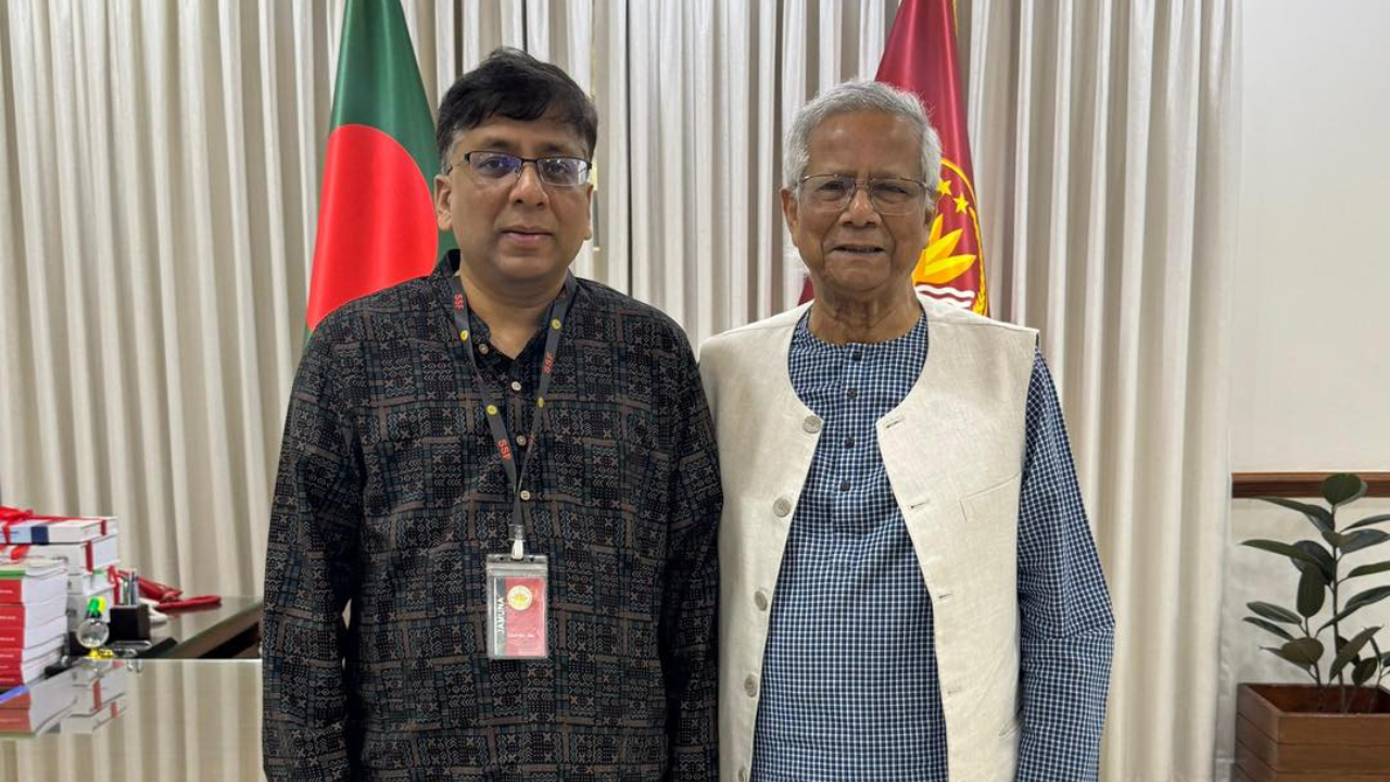 প্রধান উপদেষ্টার সঙ্গে সাক্ষাৎ করলেন অধ্যাপক মাহবুব আলম