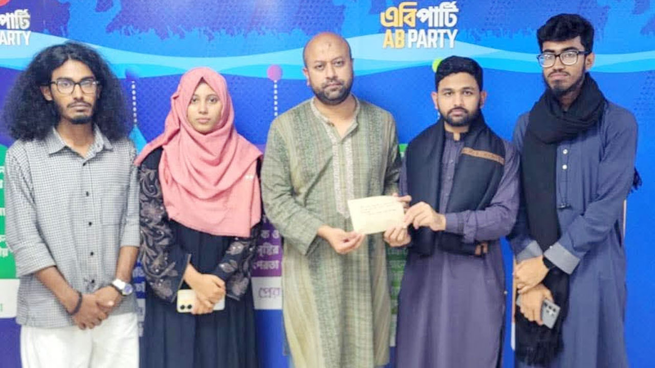 ব্যারিস্টার ফুয়াদের নির্বাচনী তহবিলে আর্থিক সহায়তা দিলো ইনকিলাব মঞ্চ