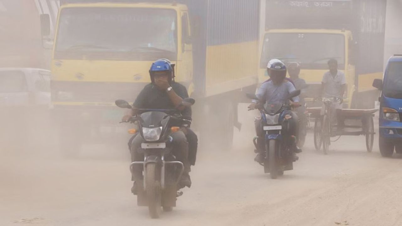 আজ ঢাকার বাতাস ‘অস্বাস্থ্যকর’, দূষণে শীর্ষে কলকাতা