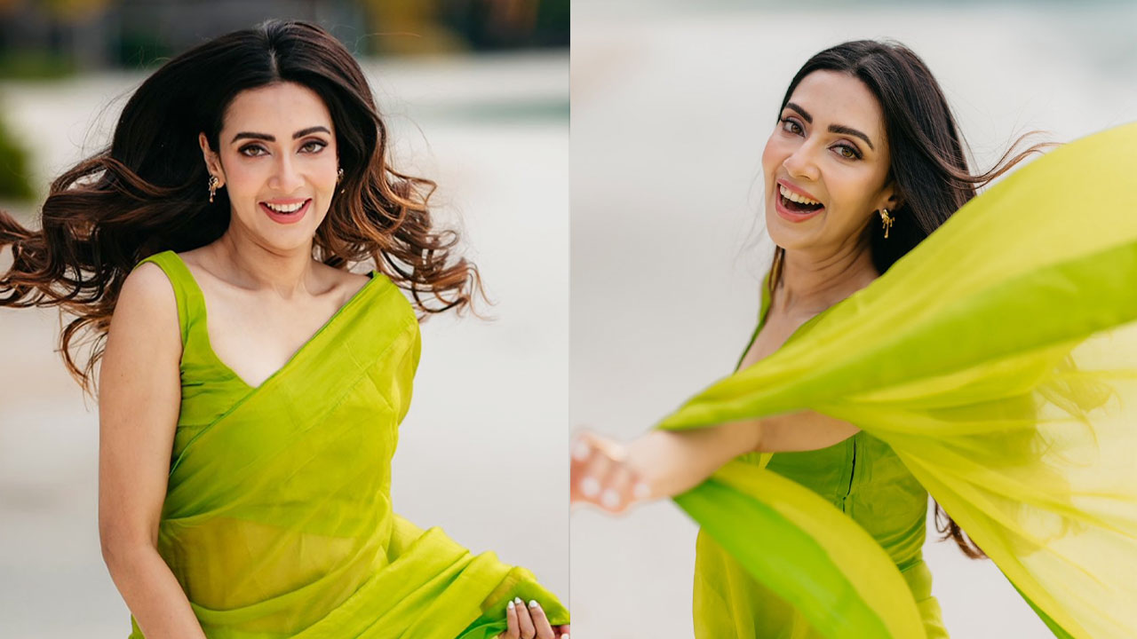 সৈকতে নতুন বছরের শুরু মিমের