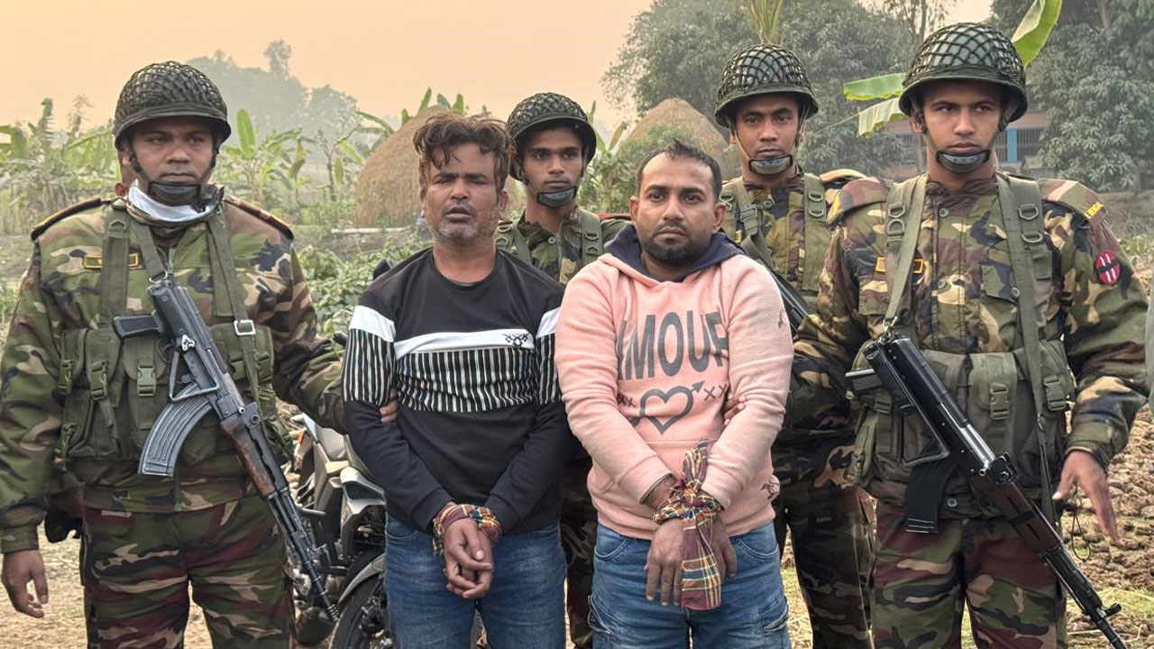 বগুড়ায় আগ্নেয়াস্ত্রসহ দুই শীর্ষ সন্ত্রাসী গ্রেপ্তার