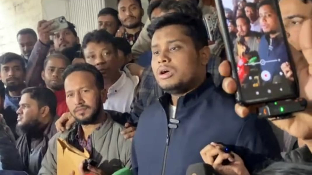 প্রশাসন বিএনপির দিকে ঝুঁকে গেছে : হাসনাত আবদুল্লাহ