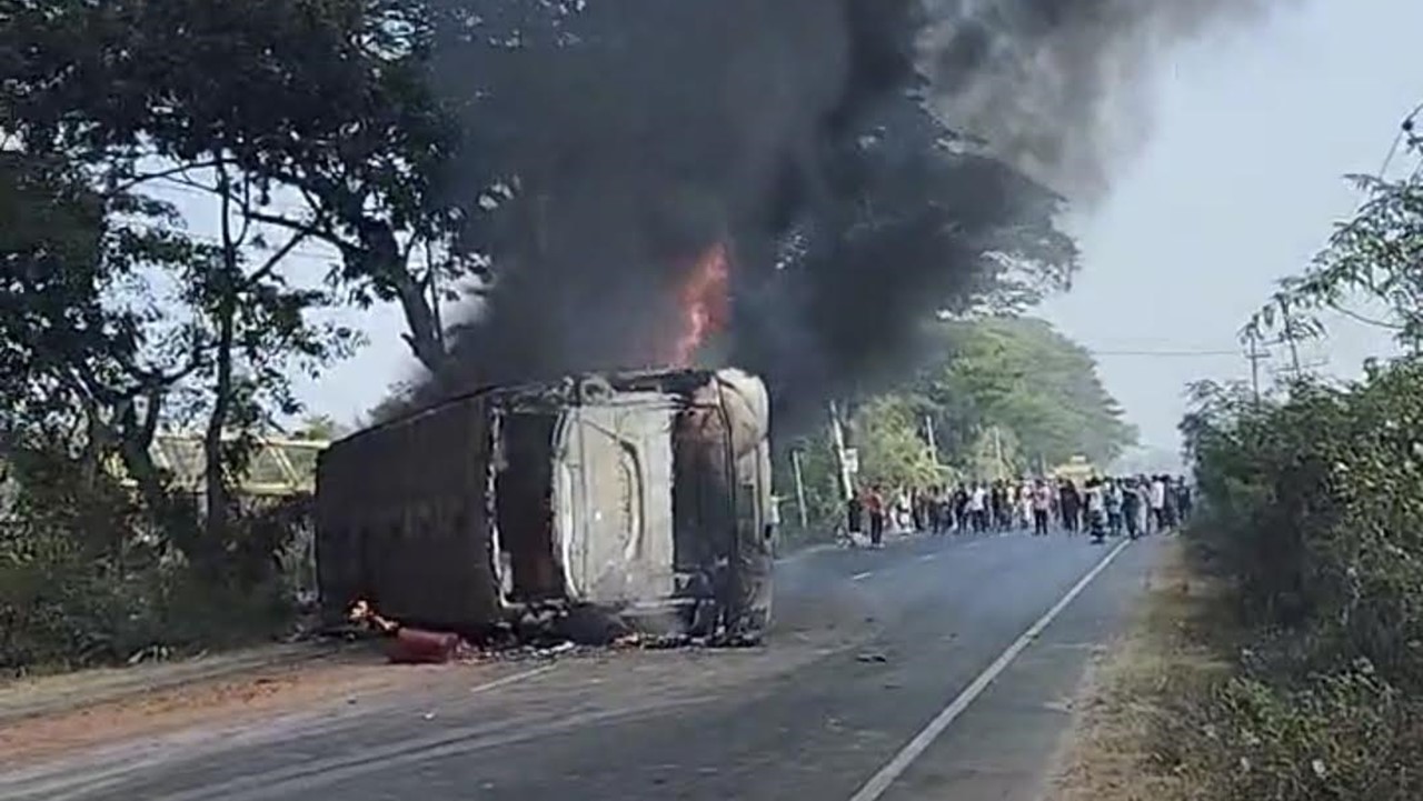 যাত্রীর সঙ্গে ঝগড়ার পর বেপরোয়া গতিতে বাসটি চালাচ্ছিলেন চালক