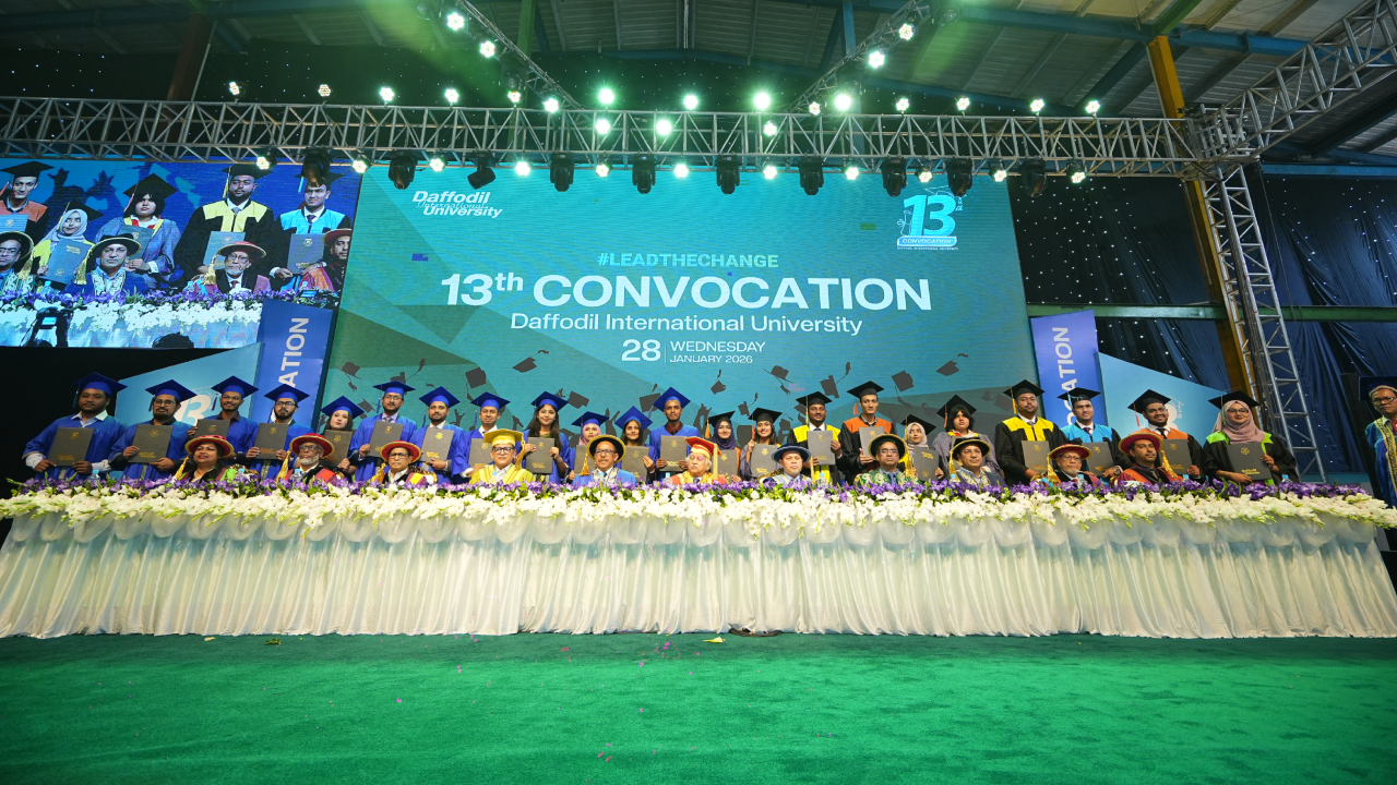 ড্যাফোডিল ইন্টারন্যাশনাল ইউনিভার্সিটির ১৩তম সমাবর্তন অনুষ্ঠিত