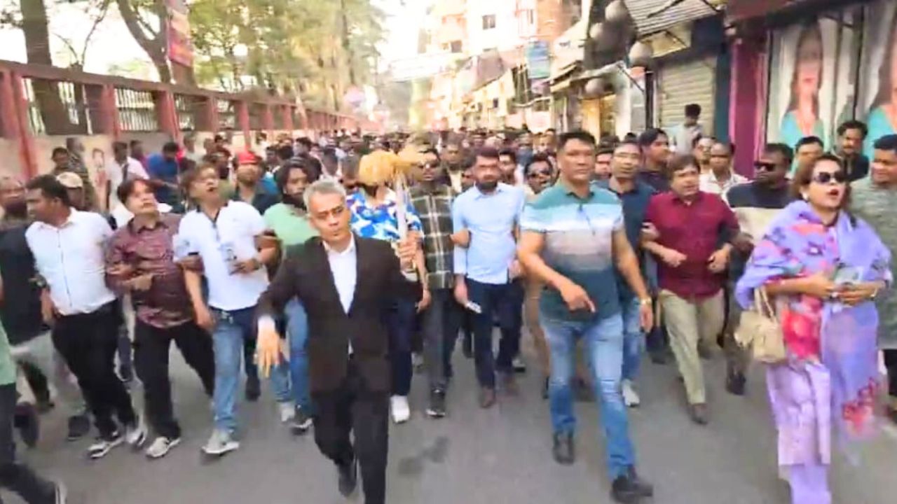 একটি কুচক্রী মহল নির্বাচনকে ভণ্ডুল করতে চায় : রবিউল আলম