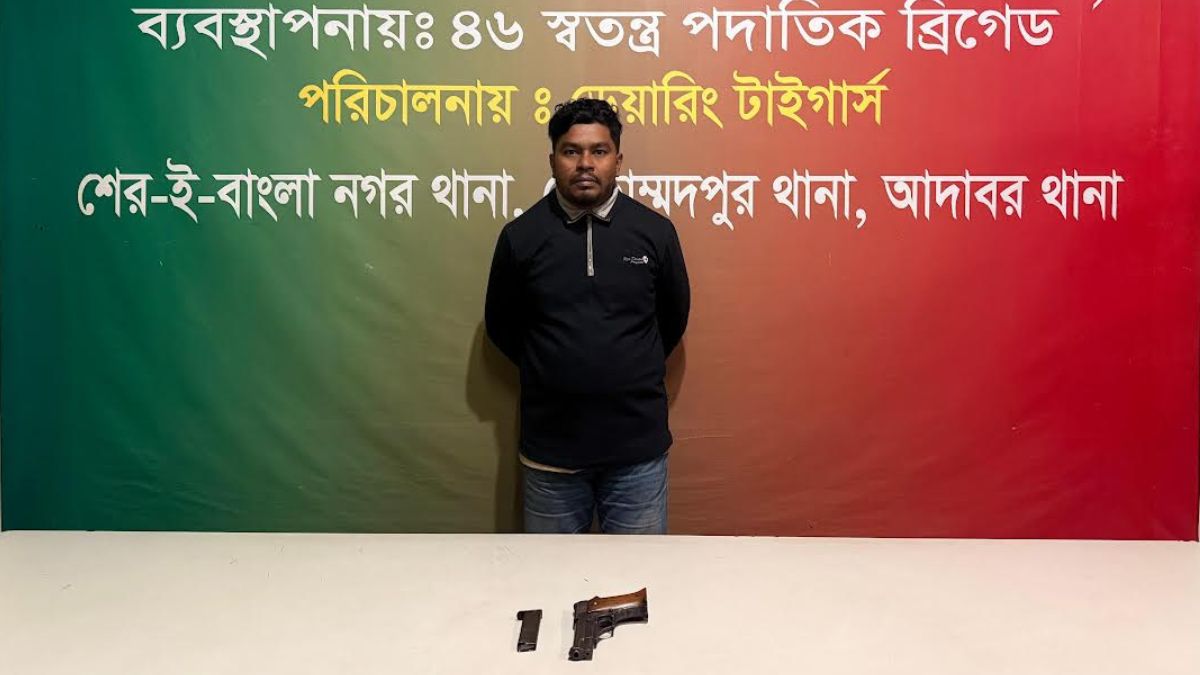 মোহাম্মদপুরে বিদেশি পিস্তল-ম্যাগাজিনসহ গ্রেপ্তার ১