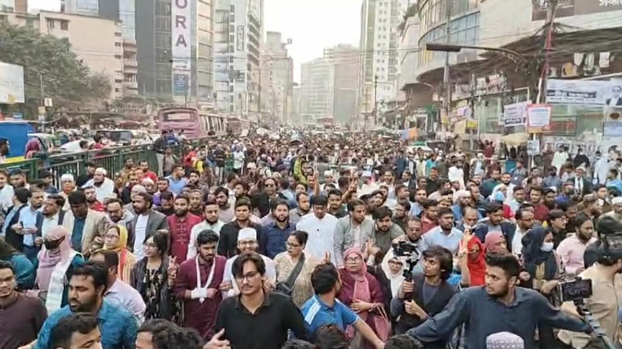 নাসীরুদ্দীন পাটওয়ারীর ওপর হামলার প্রতিবাদে শান্তিনগরে বিক্ষোভ মিছিল