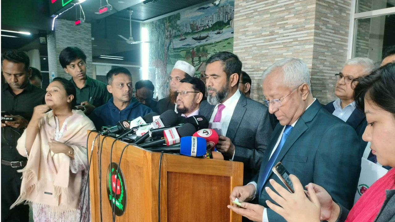 পোস্টাল ব্যালটে অনিয়ম করলে এনআইডি ব্লক ও দেশে ফেরত : ইসি