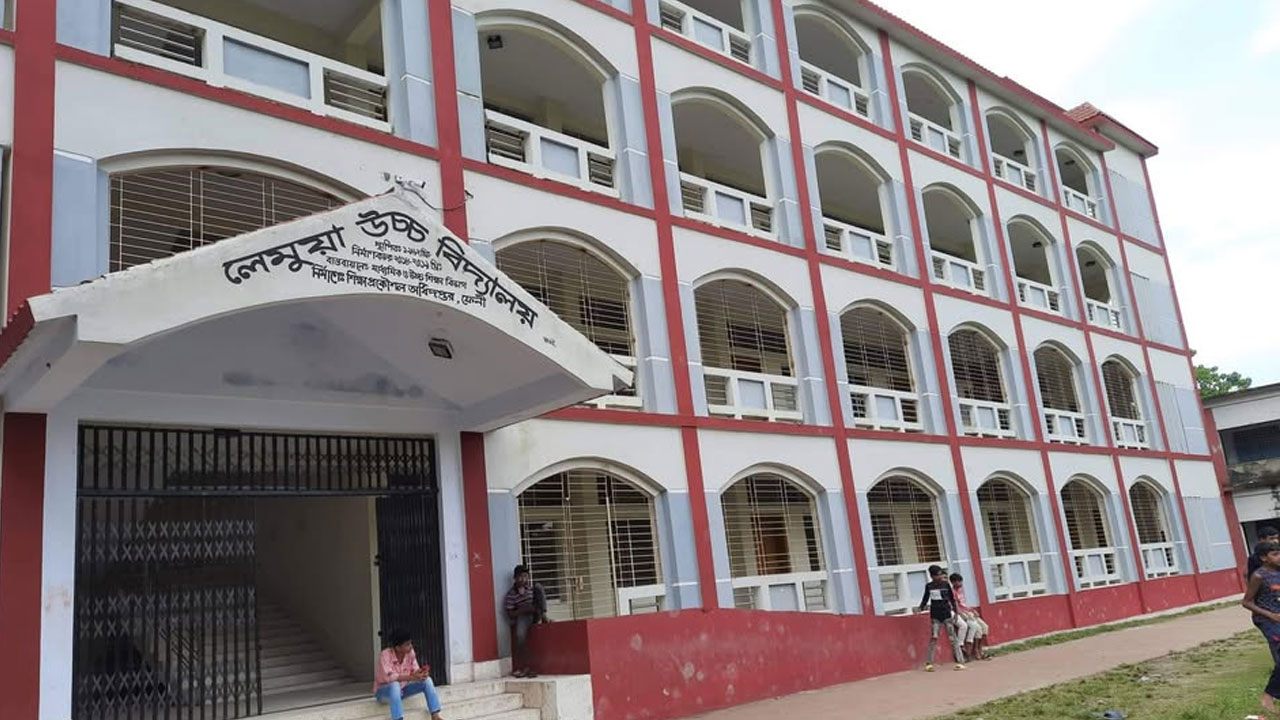 ফেনীতে বিদ্যালয়ে দুর্বৃত্তের আগুন