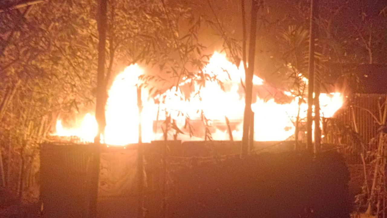 কুড়িগ্রামে ভয়াবহ অগ্নিকাণ্ডে ৩০ লাখ টাকার মালামাল পুড়ে ছাই