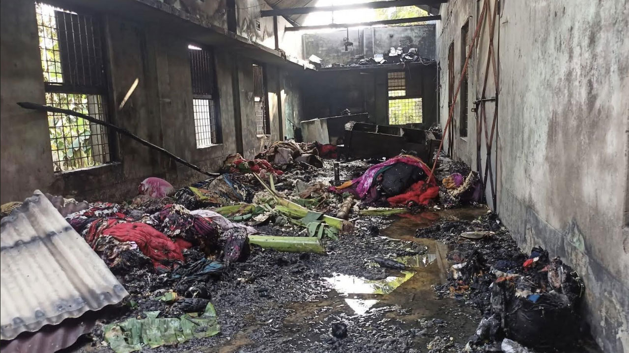 মাদরাসা পুড়ে ছাই, প্রাণে বাঁচলেন ছাত্র-শিক্ষকসহ ৩৭ জন