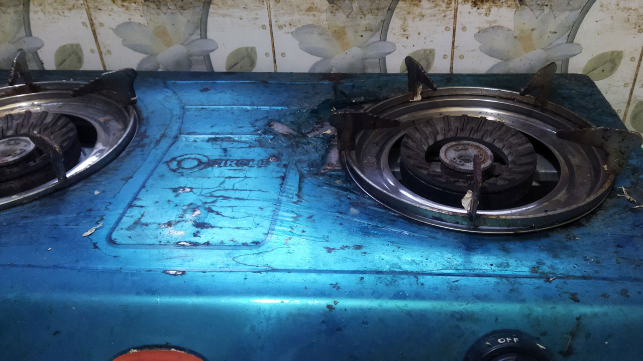 গ্যাস নিয়ে সংকটের মধ্যে এবার ফেটেছে ভালভ, নতুন করে স্বল্পচাপ রাজধানীতে