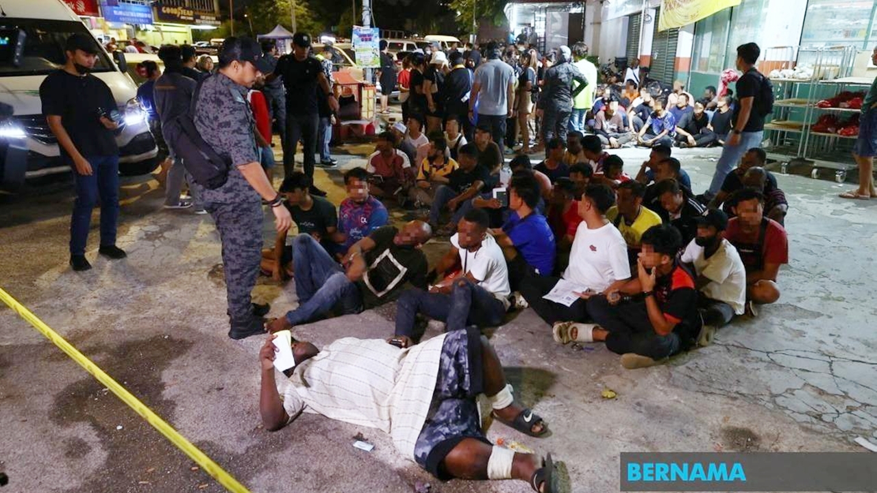 মালয়েশিয়ায় থার্মাল ড্রোন দিয়ে অভিযান, অর্ধশতাশিক বাংলাদেশি গ্রেপ্তার