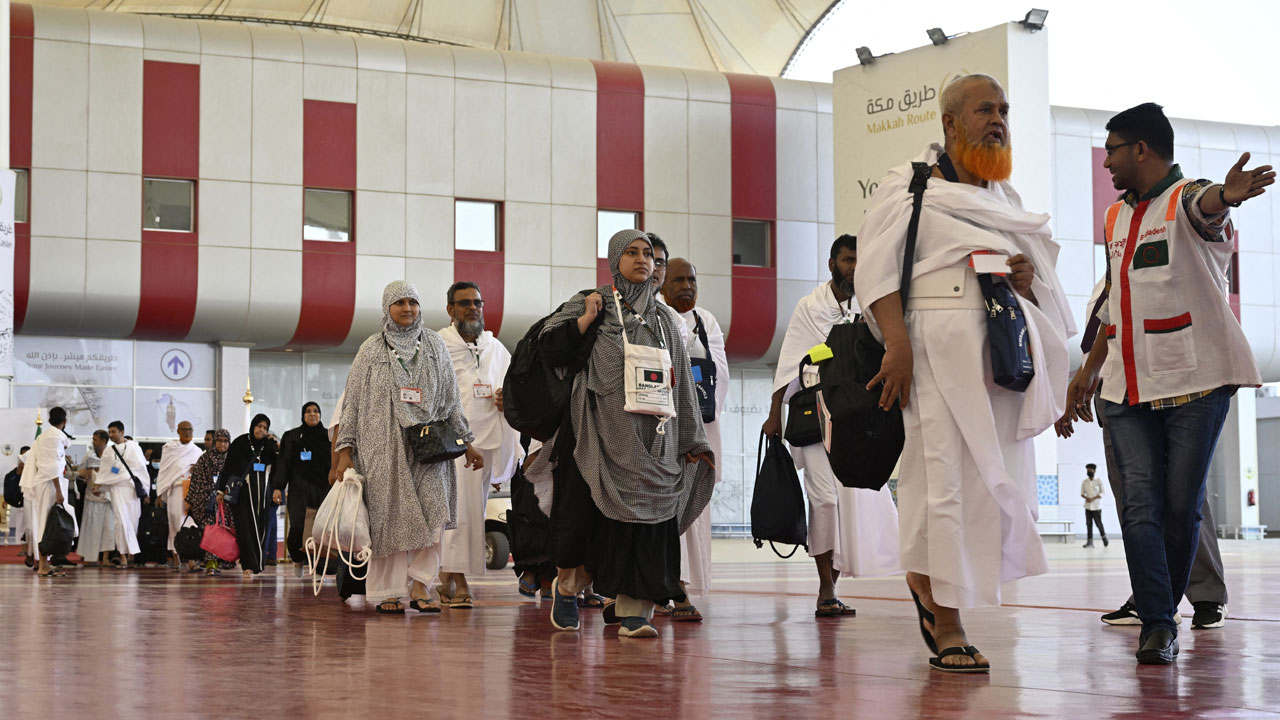 হজযাত্রীদের স্বাস্থ্য পরীক্ষার সময় বাড়ল