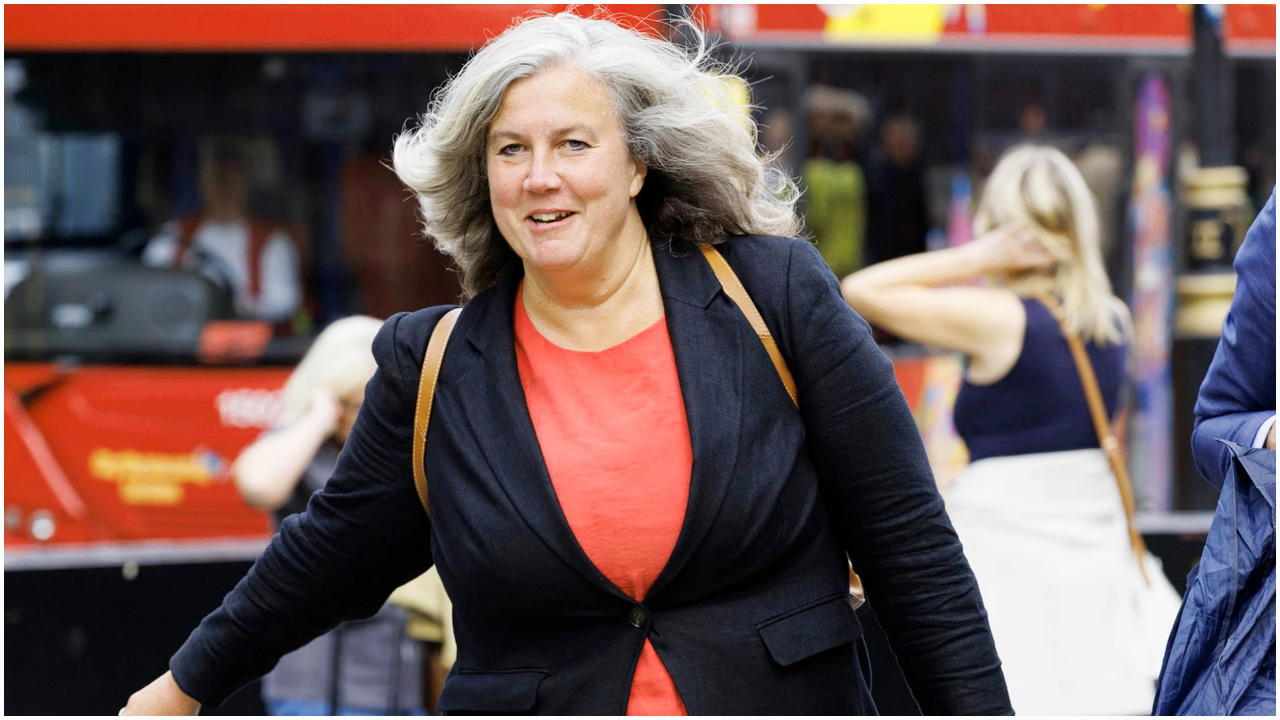 ইরানে ‘শান্তিপূর্ণ ক্ষমতা হস্তান্তর’ দেখতে চায় ব্রিটেন