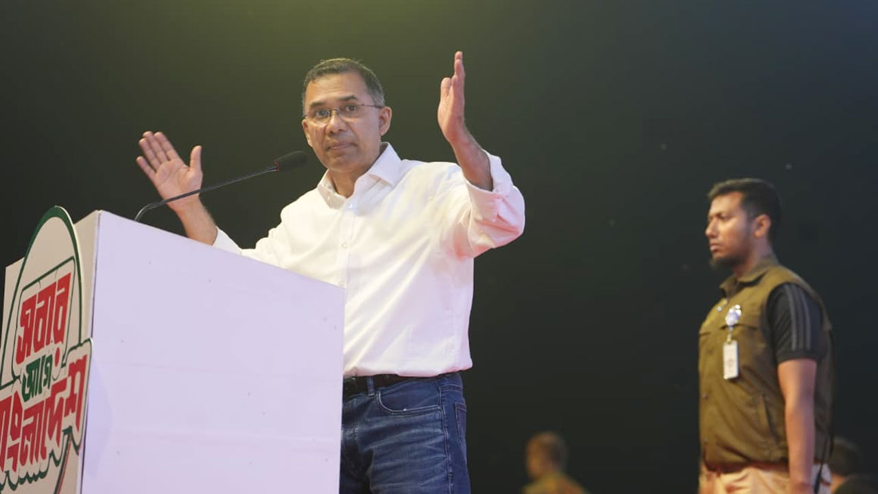 তাহাজ্জুদের নামাজ পড়ে ভোটকেন্দ্রের সামনে ফজর পড়বেন