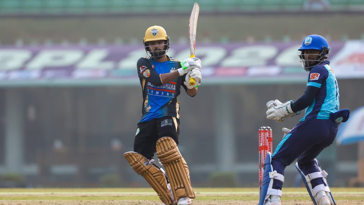 সব পজিশনে ব্যাট করা নিয়ে যা বললেন সেঞ্চুরিয়ান হৃদয়