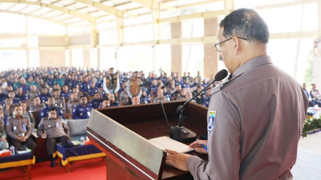 নির্বাচনে নিরপেক্ষ থেকে দায়িত্ব পালনের নির্দেশ আইজিপির