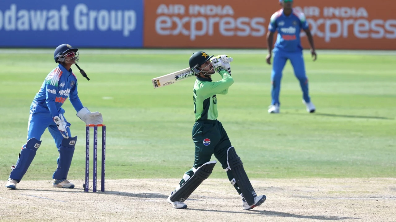 বিশ্বকাপ নিয়ে নাটকীয়তার মাঝেই মুখোমুখি হচ্ছে ভারত-পাকিস্তান