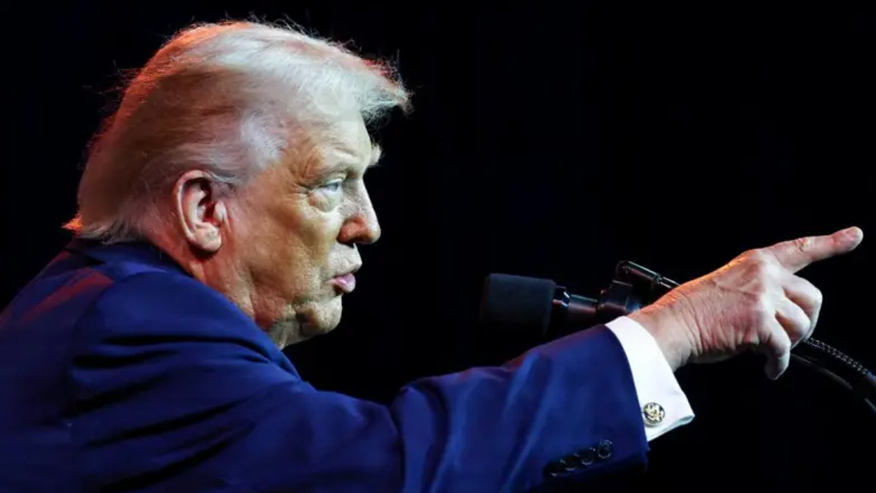 বিক্ষোভকারীদের হত্যা করলে ইরানে ‘শক্তিশালী হামলা’ চালানো হবে