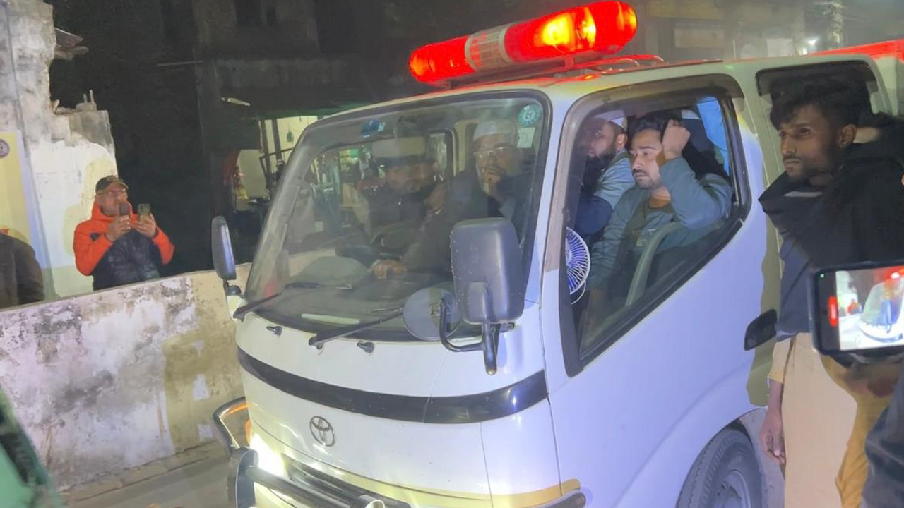 স্ত্রী-সন্তানকে জেলগেটে শেষবিদায় দিলেন নিষিদ্ধ ছাত্রলীগ নেতা সাদ্দাম